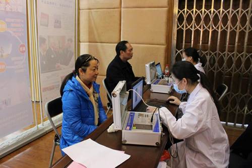 http://gonghui.glut.edu.cn/__local/A/69/7D/FC68DF6475635A73EC5B5420A23_11488C97_17197.jpg
